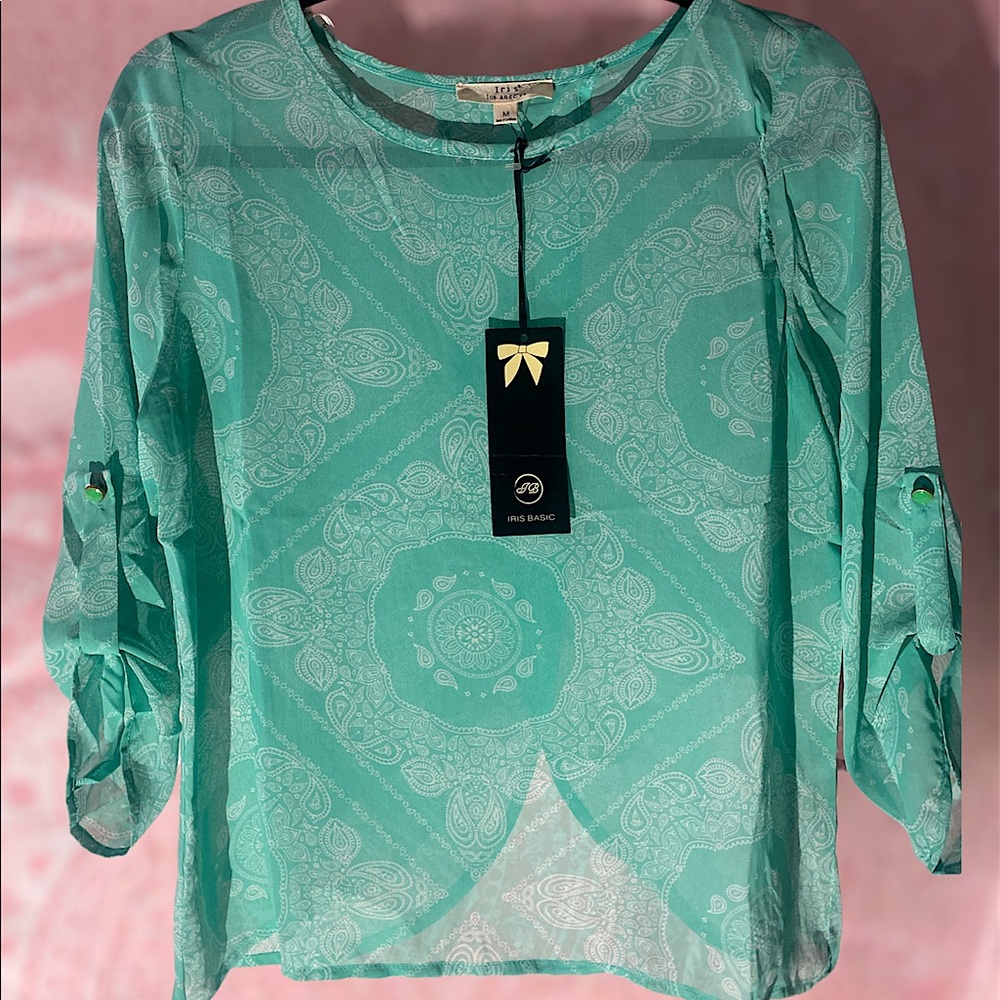Women’s flowy blouse size M